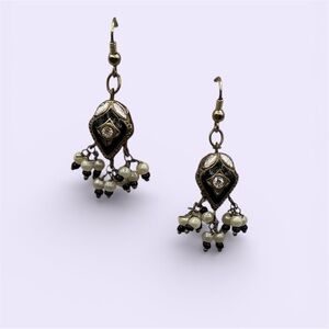 Elegant Black and Gold Dangle Earrings